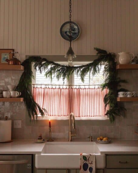 5 Cozy and Charming Christmas Homes: Sunday Strolls & Scrolls