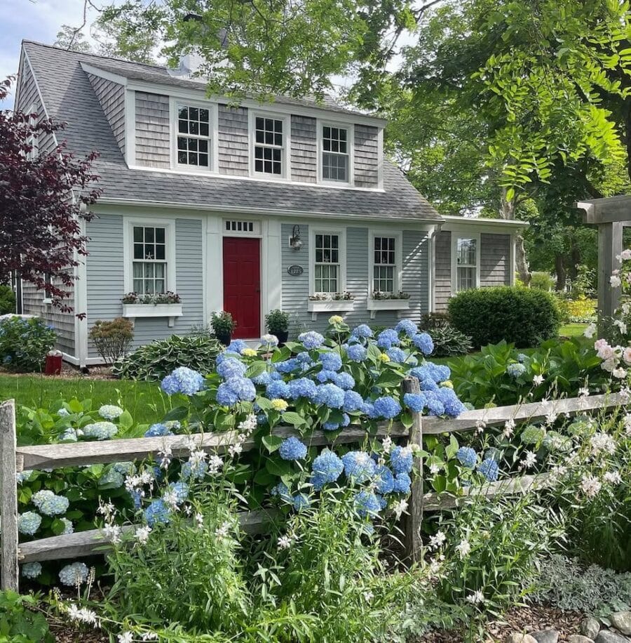Charming Home Exteriors: Sunday Strolls & Scrolls