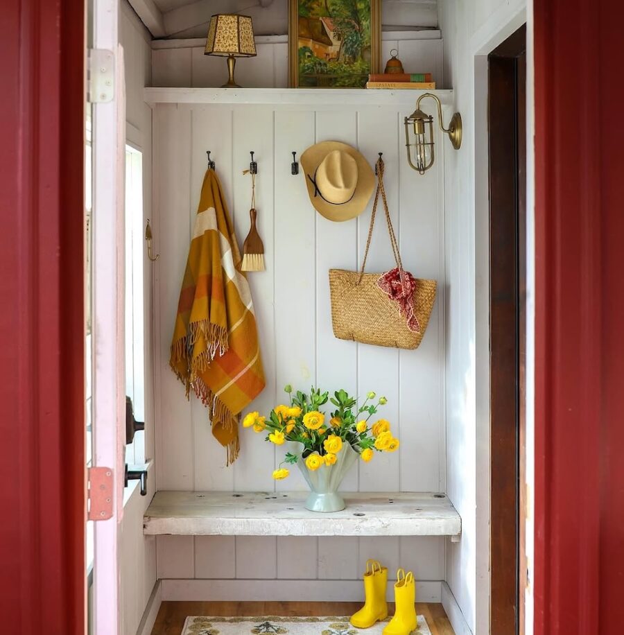 5 Charming Cottage Mudrooms and Entries: Sunday Strolls & Scrolls