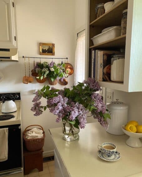 5 Cozy Cottage Kitchens That Feel Like a Warm Hug: Sunday Strolls & Scrolls