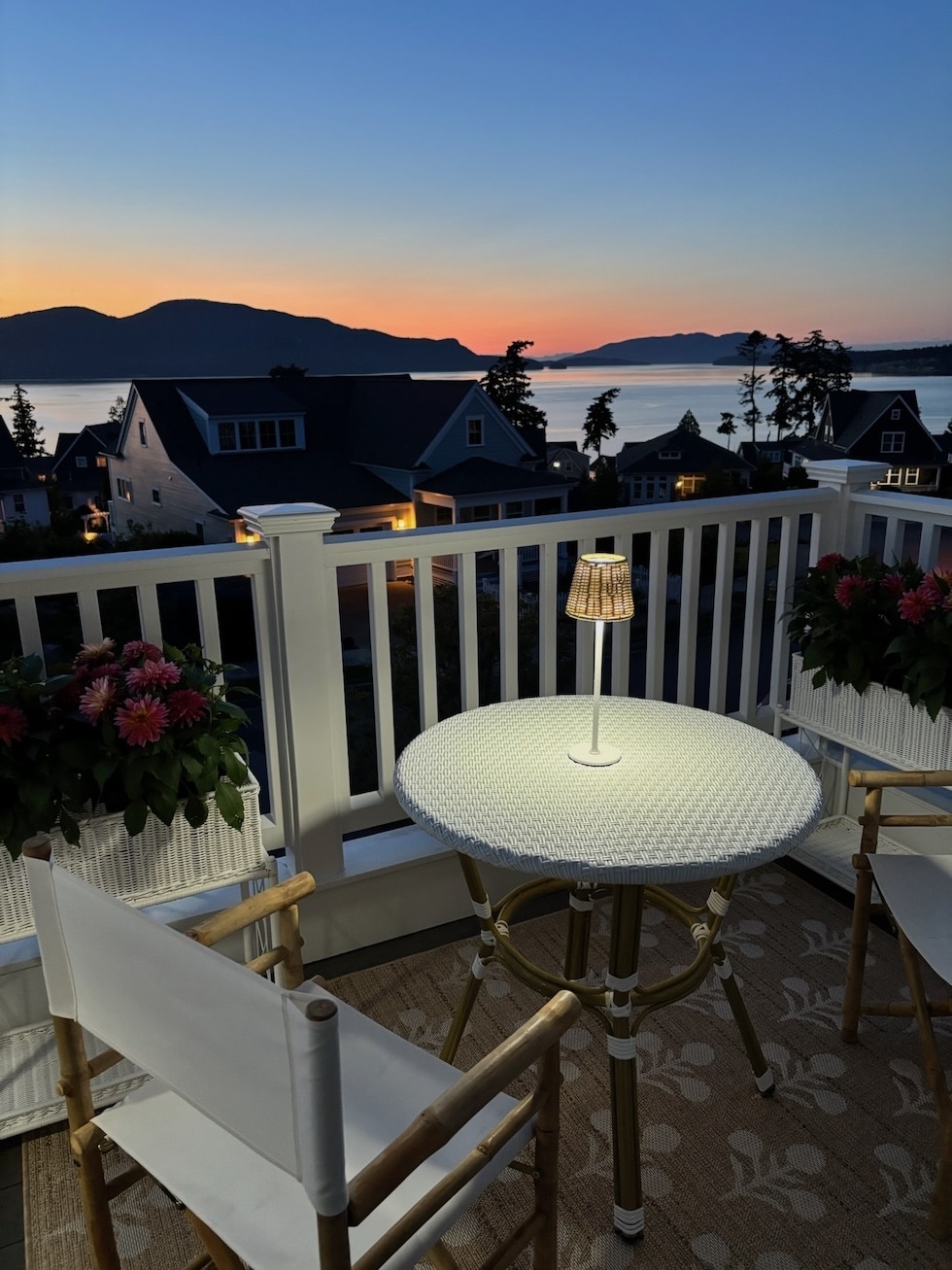 Outdoor lamps from the inspired room blog.