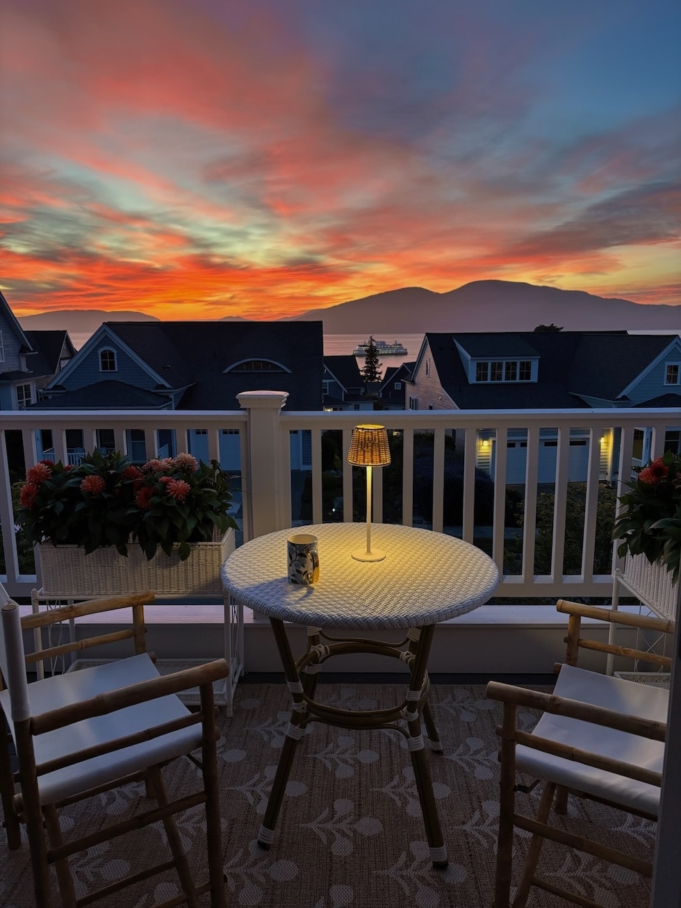 outdoor lamps (theinspiredroom.net)