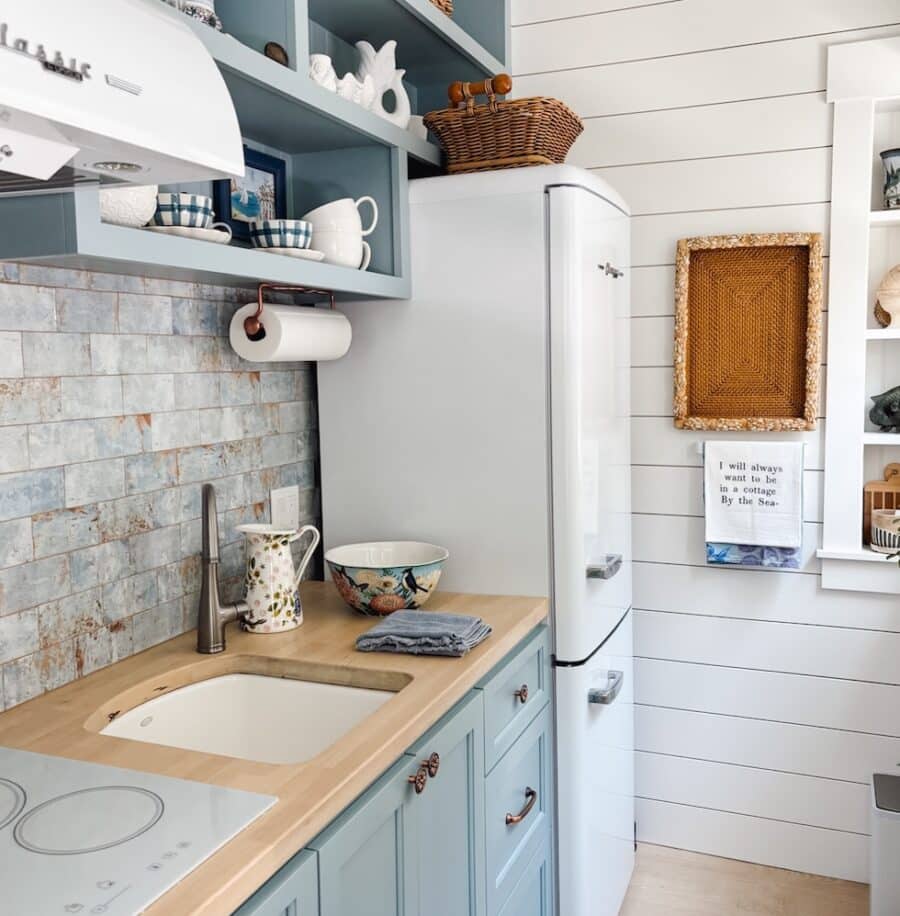 400 Square Foot Tiny Cottage in Summer (and a few take away tips for maximizing small spaces!)