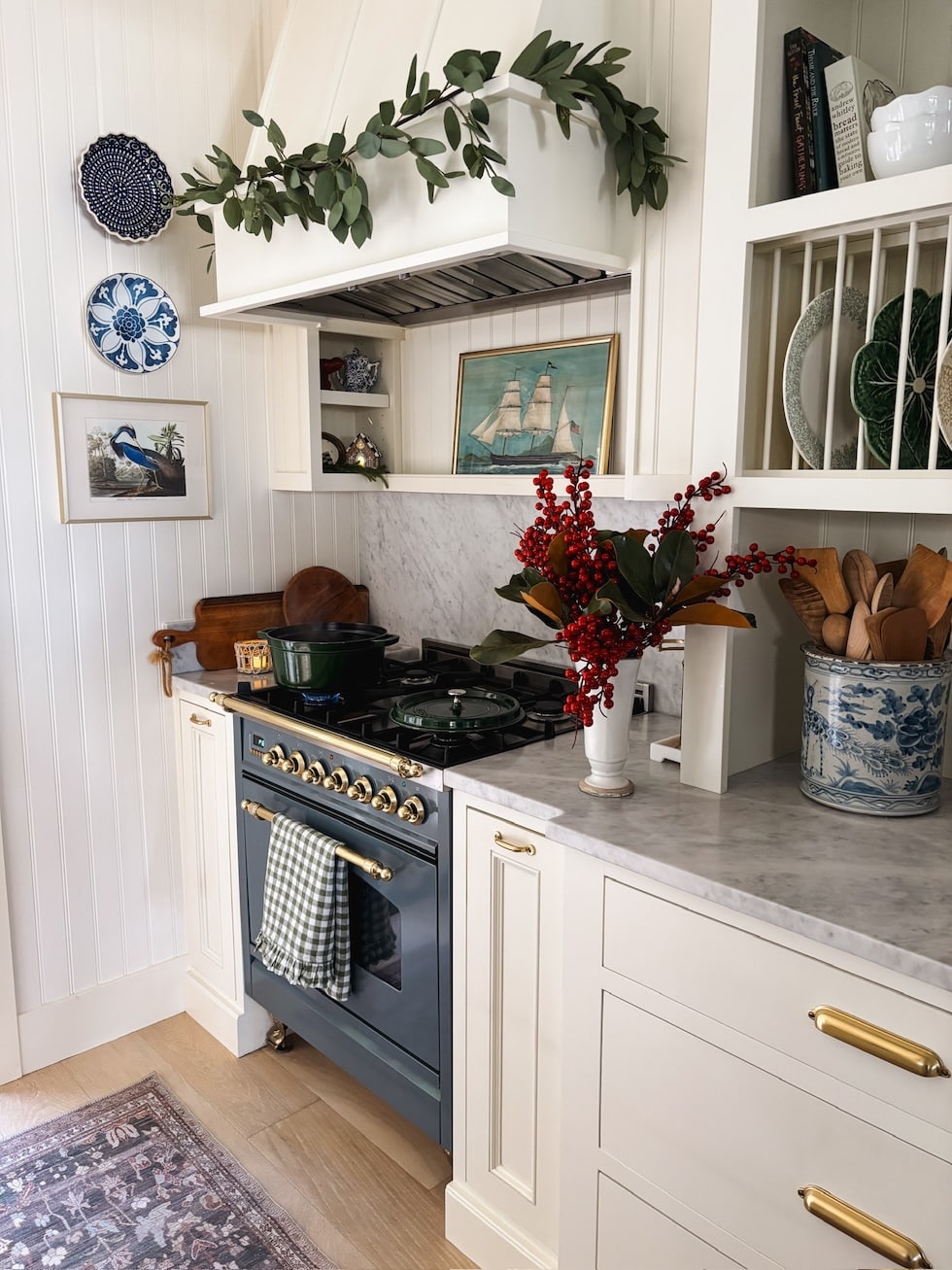 5 Easy Methods to Make Your House Really feel Like a Christmas Film (+ a scorching chocolate occasion)