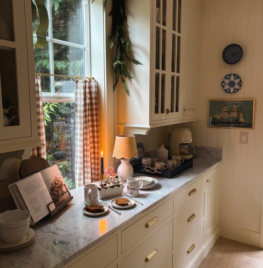 A Cozy Holiday Home Prep Day: Getting Ready for Hosting